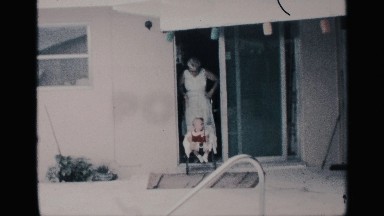 1959: kid plays with her parent FLORIDA