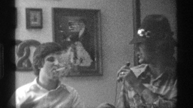 1976: two men having a conversation in a living room KENTUCKY