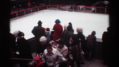 1970: peoples or waiting to watch a game of snow sliding in an snowskate