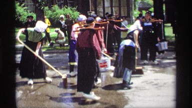 1969: people gathered in one place to clean the road side of that place HOLLAND