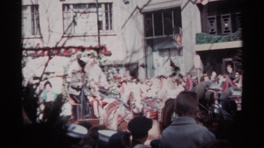 1968: a princess or queen come at her horse vehicle and people are watching over