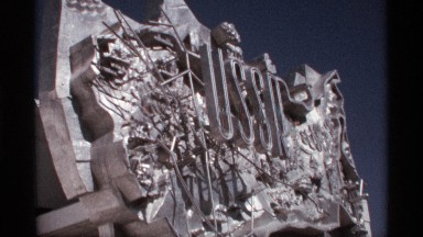 1974: a sculptural sign celebrating the former soviet russa made out of shiny