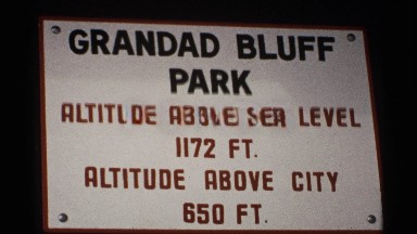 1971: sign for grandad bluff park is in black with altitude levels in red LA
