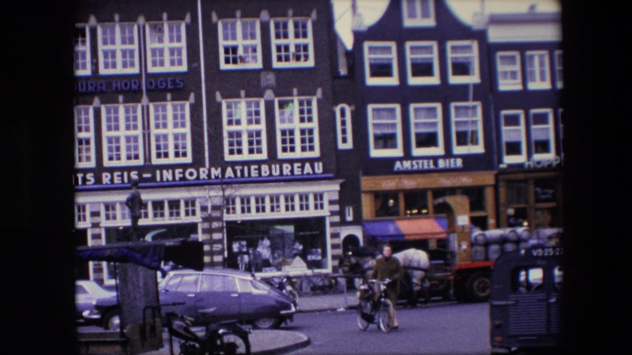 1967 Amsterdam street footage with a man walking a bicycle, a horse-drawn delivery cart, parked cars, and visible Stichting Reis and Amstel Bier signage.