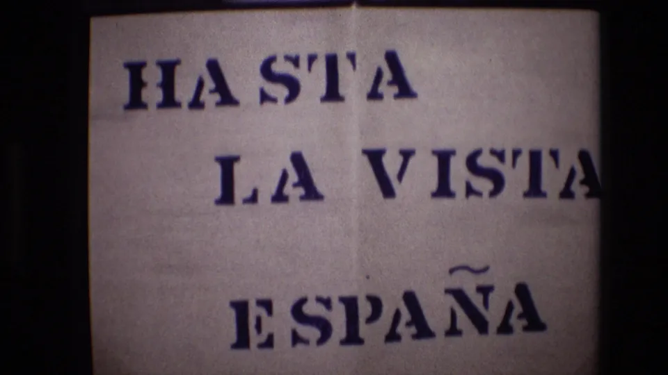 1972 8mm frame holding on the Spanish farewell title card, with HASTA LA VISTA ESPAÑA centered in blue stencil-style lettering and visible film borders.