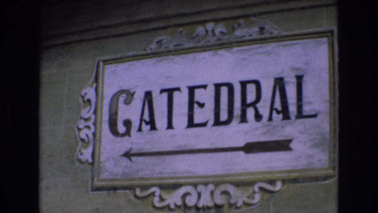Close view of the CATEDRAL sign with an arrow pointing left.