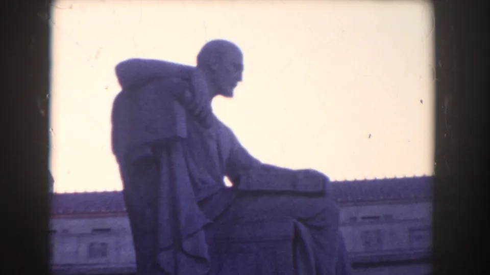 1960 Washington, DC frame with a closer side view of the robed seated statue, its profile set against pale sky and a low roofline.