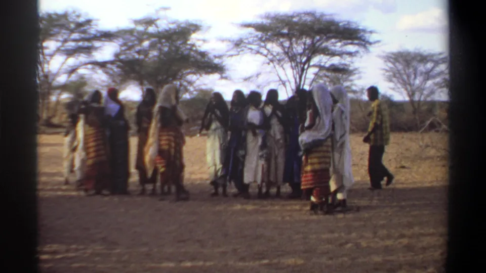 Near the end of the Khartoum 1969 clip, the clapping group is partly obscured by a robed figure in the foreground.