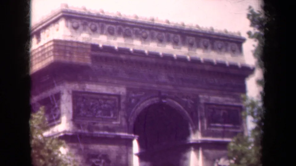 1939 Paris frame showing the upper Arc de Triomphe, central arch, carved panels, trees, and faded 8mm color.