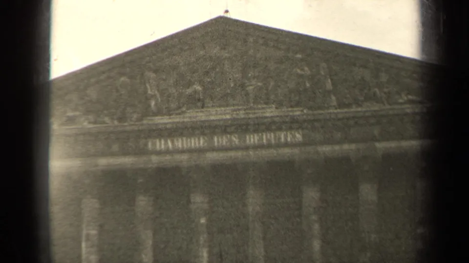 A soft black-and-white 1947 Paris 8mm view holds on the Chambre des Députés facade and inscription.