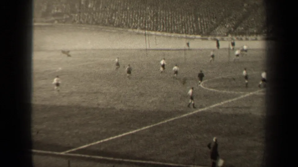 The final frame shows a wide 1947 Paris football scene, with players spaced across the field and open stands beyond the touchline.