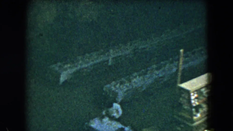 The final 1962 Mexico City frame shows the dim restaurant floor and a small lit service or display area near the edge.