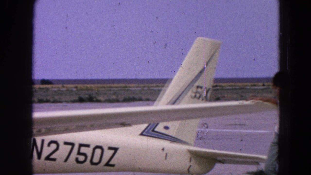 Glider fuselage and tail section with N2750Z visible on the side.