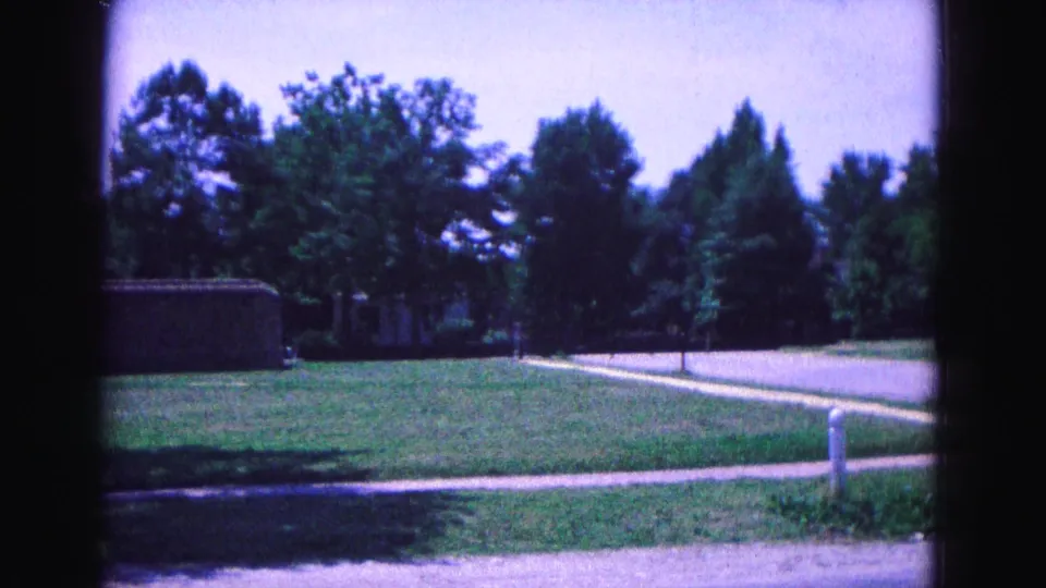 The final frame shows the Williamsburg grounds after the pan, with lawn, trees, sidewalks, road, and only part of the wall remaining.