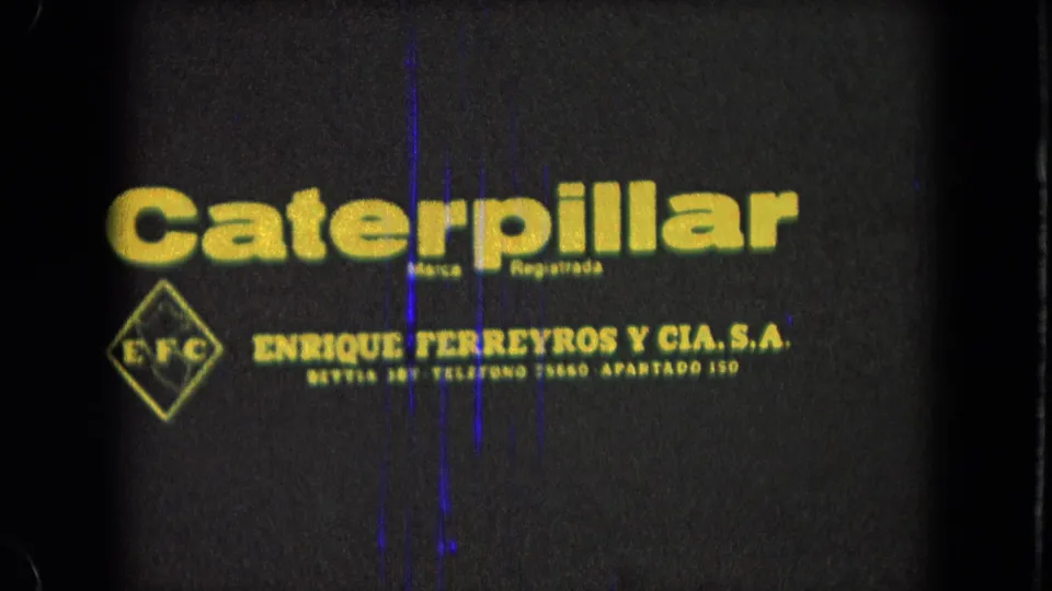 Closing advertising frame showing Caterpillar branding and a Spanish-language company credit for Enrique Ferreyros y Cia. S.A.
