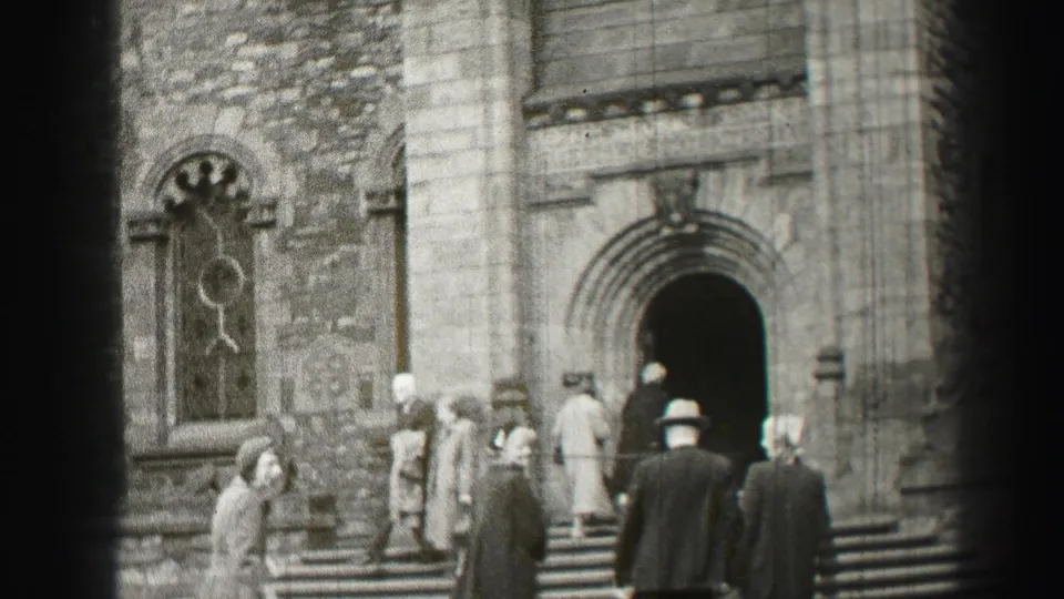 1952 Edinburgh church entrance with visitors on the steps, stonework, and a dark arched doorway.