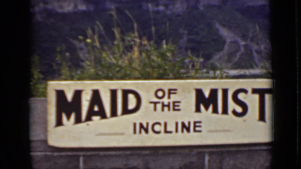Maid of the Mist Incline sign beside vegetation and dark rock.