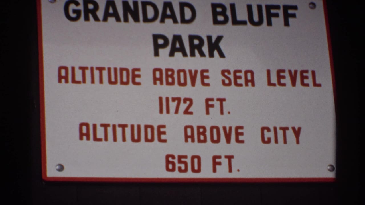 Second close view of the Grandad Bluff Park altitude sign.