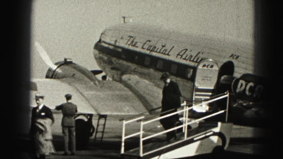 At Harrisburg in 1946, passengers and uniformed staff stand near a Capital Airlines aircraft and portable stairway.