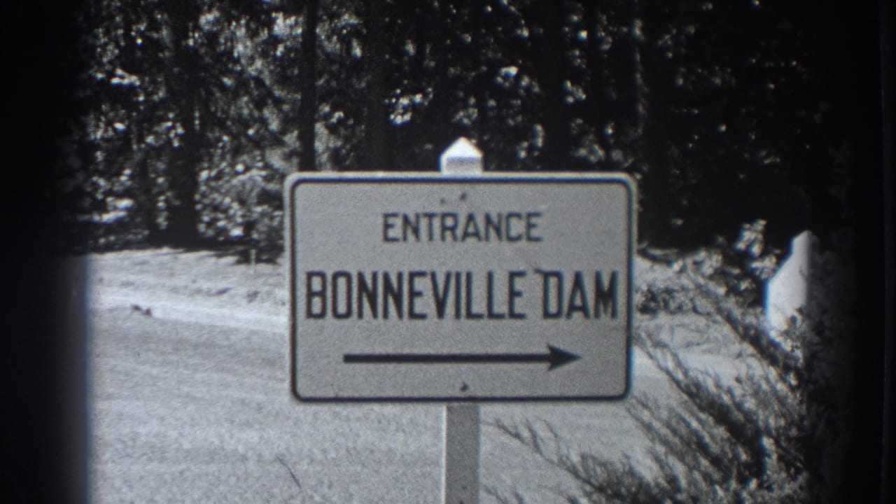 Roadside sign reads Entrance Bonneville Dam with an arrow pointing right.