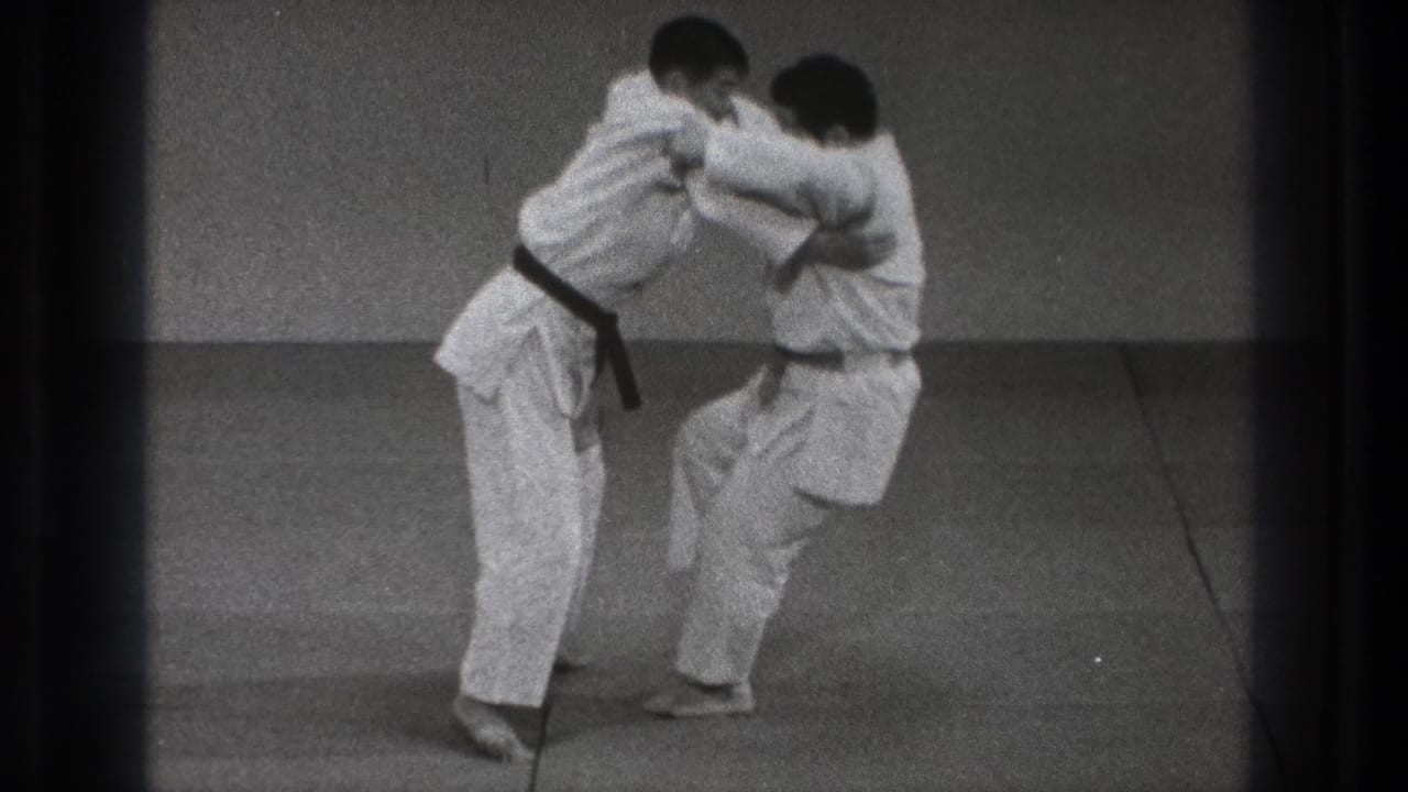Near the end of the Tokyo 1971 clip, the pair remain locked in a standing hold as one practitioner lifts a knee during the technique.