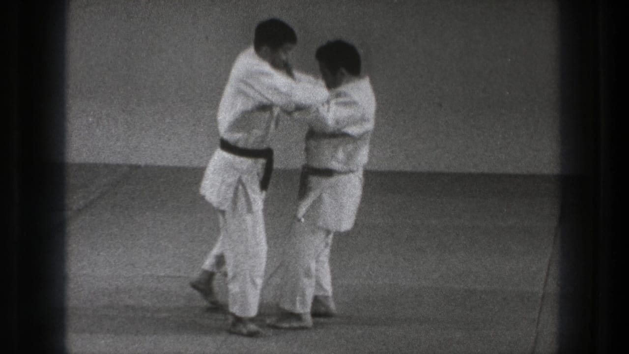 Near the end of the 1971 Tokyo clip, the two practitioners remain in contact while adjusting their stance on the mat.