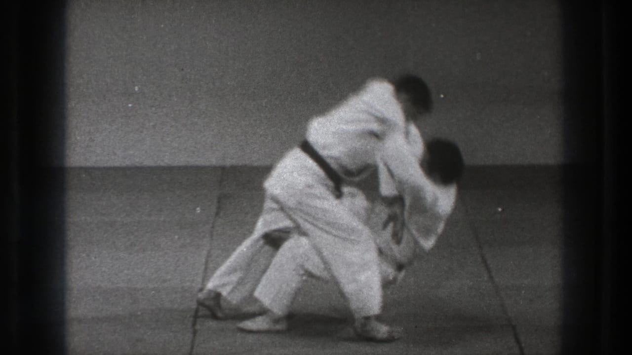 Near the end of the 1971 Tokyo throw sequence, one practitioner falls sideways while the other remains standing.
